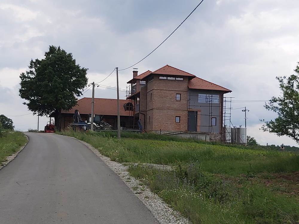 Nenad Jezdić, imanje