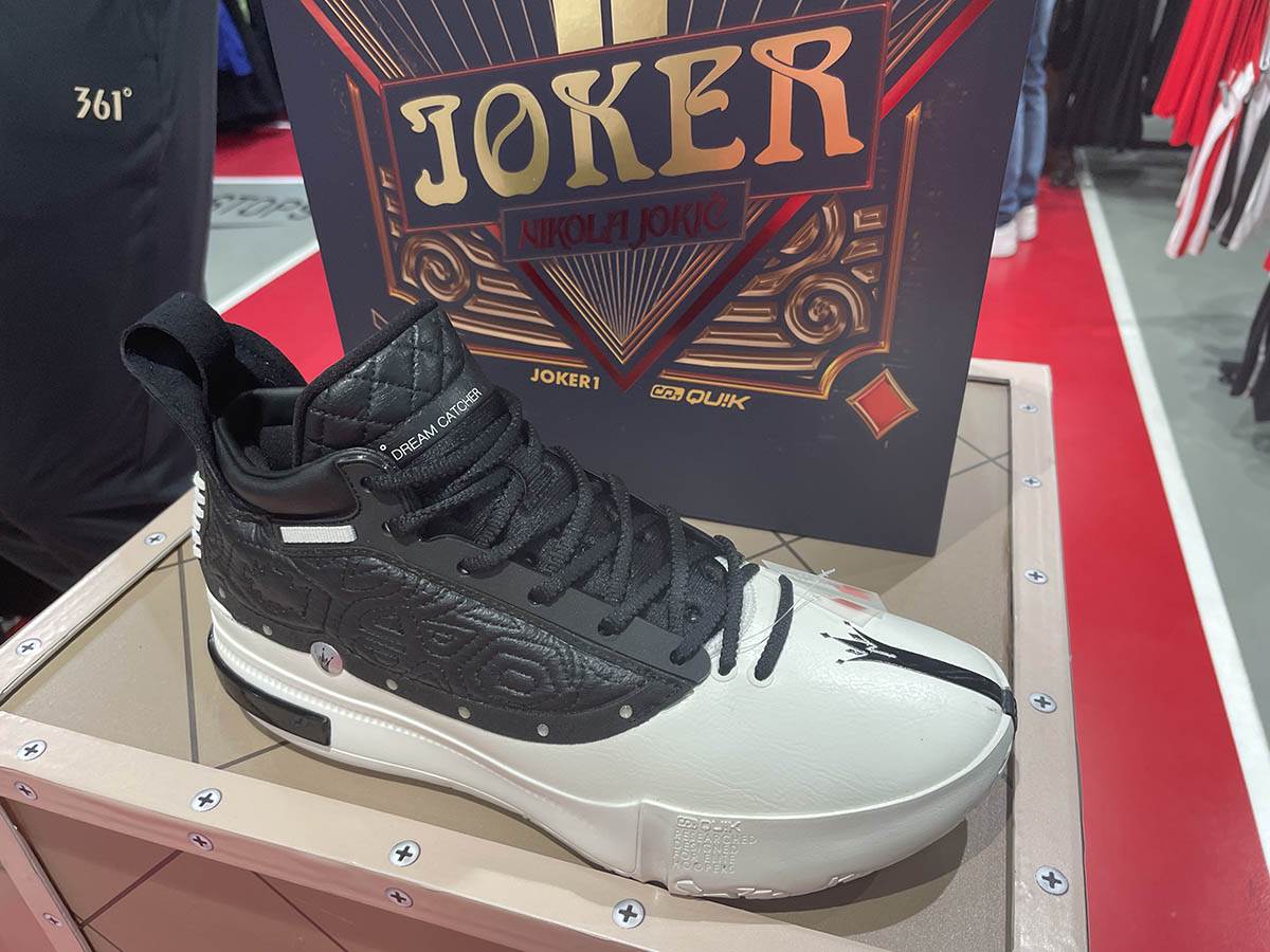 Nikola Jokić patike (3).jpg