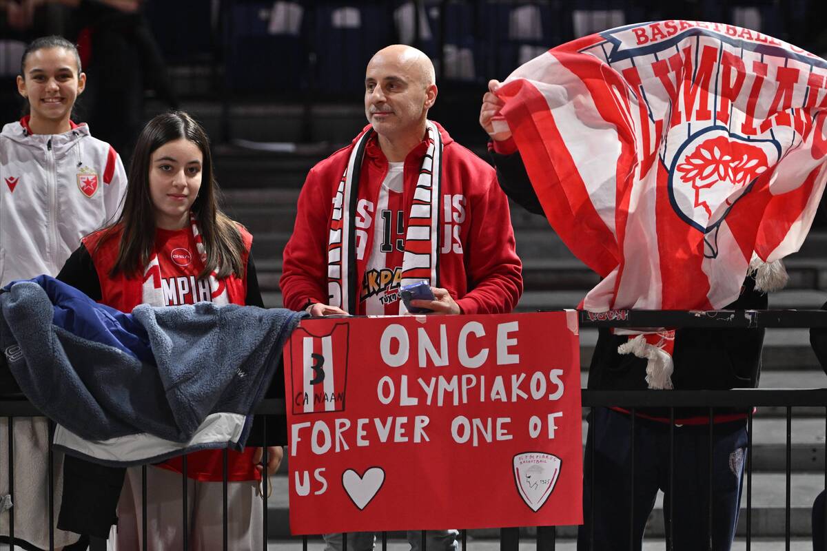 Crvena Zvezda Olimpijakos (2).JPG