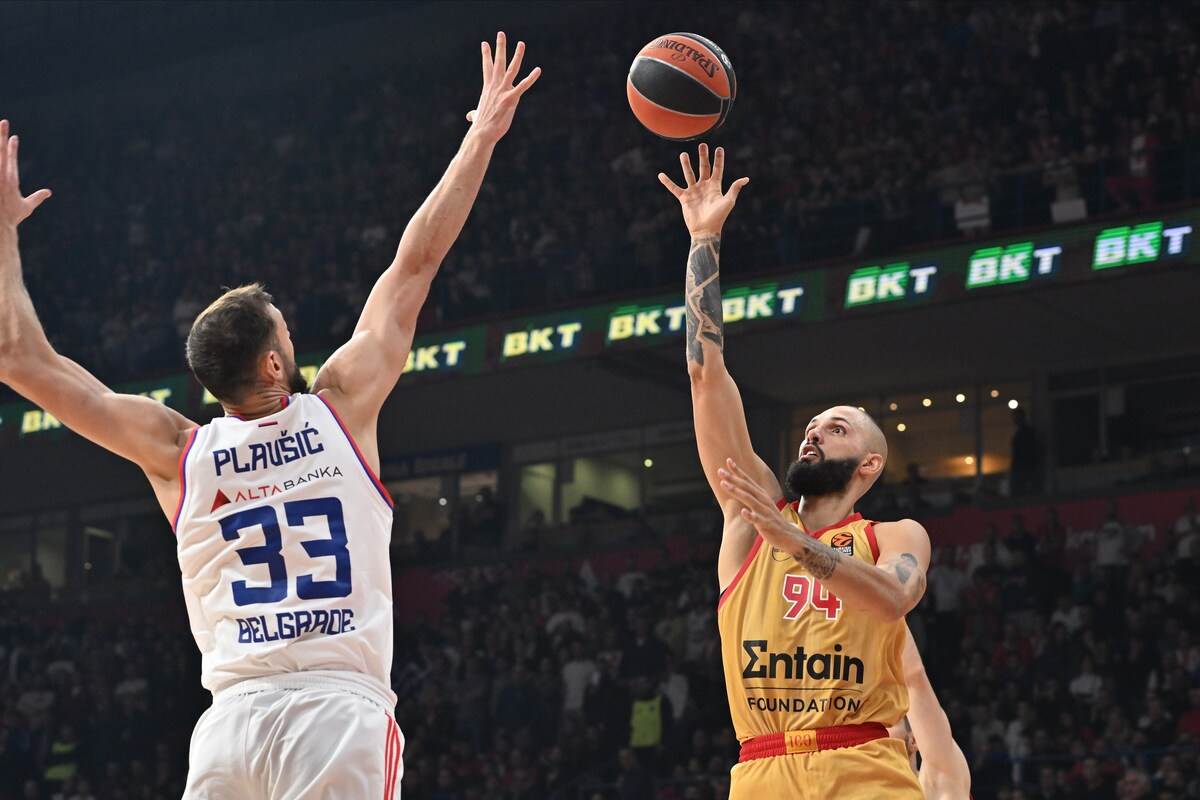 OLIMPIJAKOS  - - ZVEZDA (3).JPG