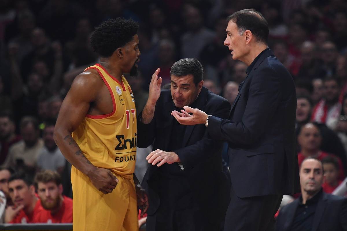 OLIMPIJAKOS  - - ZVEZDA (5).JPG