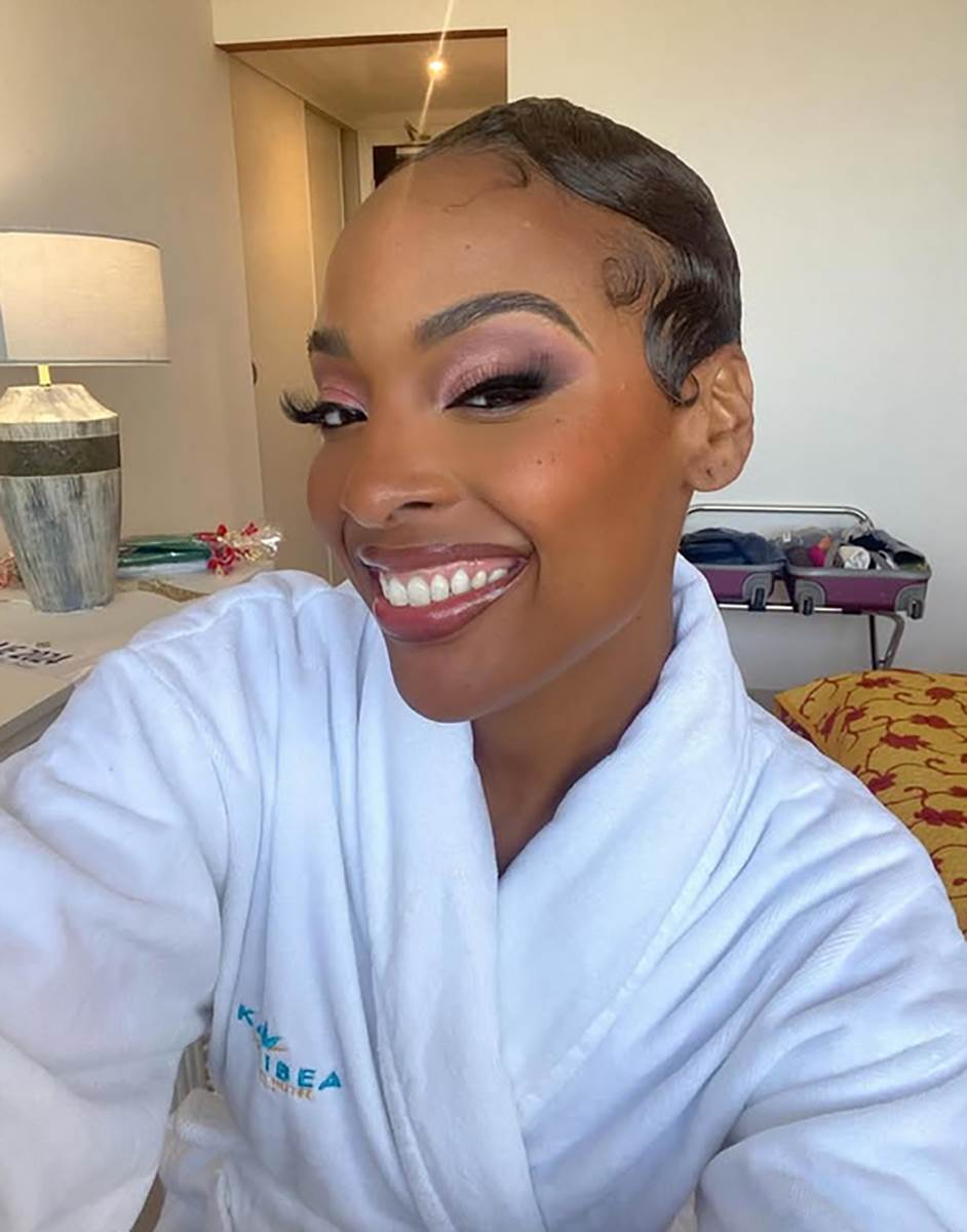 Nova mis Francuske je stjuardesa a zbog godina se upisala u istoriju