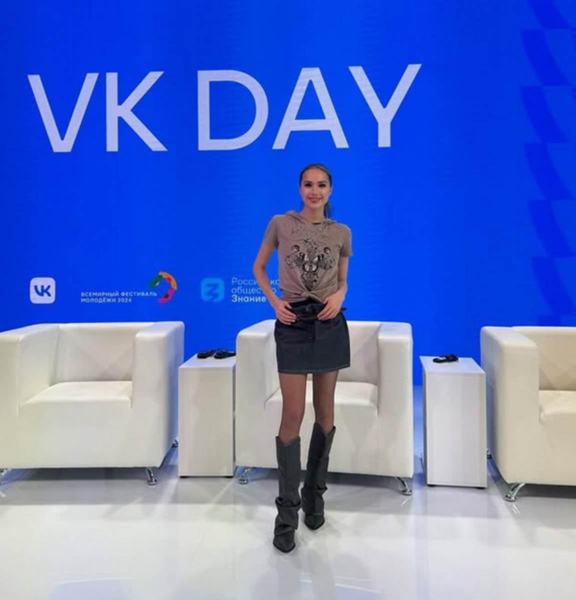 Alina Zagitova  (5).jpg