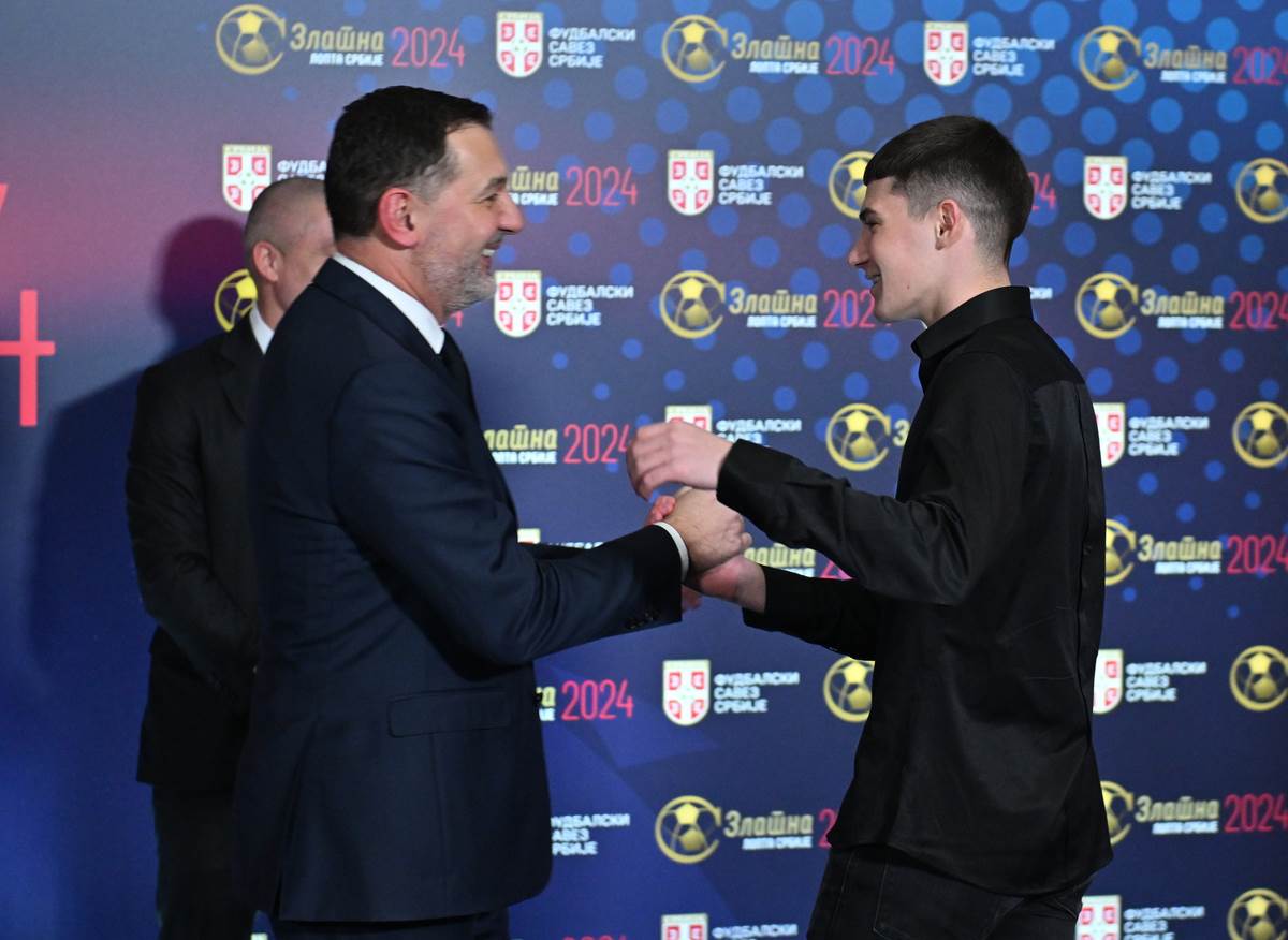 Dušan Vlahović osvojio Zlatnu loptu FSS