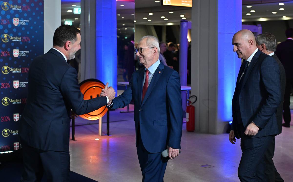 Dušan Vlahović osvojio Zlatnu loptu FSS