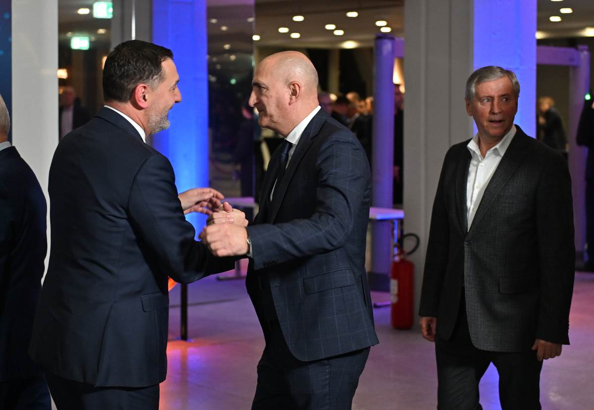 Dušan Vlahović osvojio Zlatnu loptu FSS