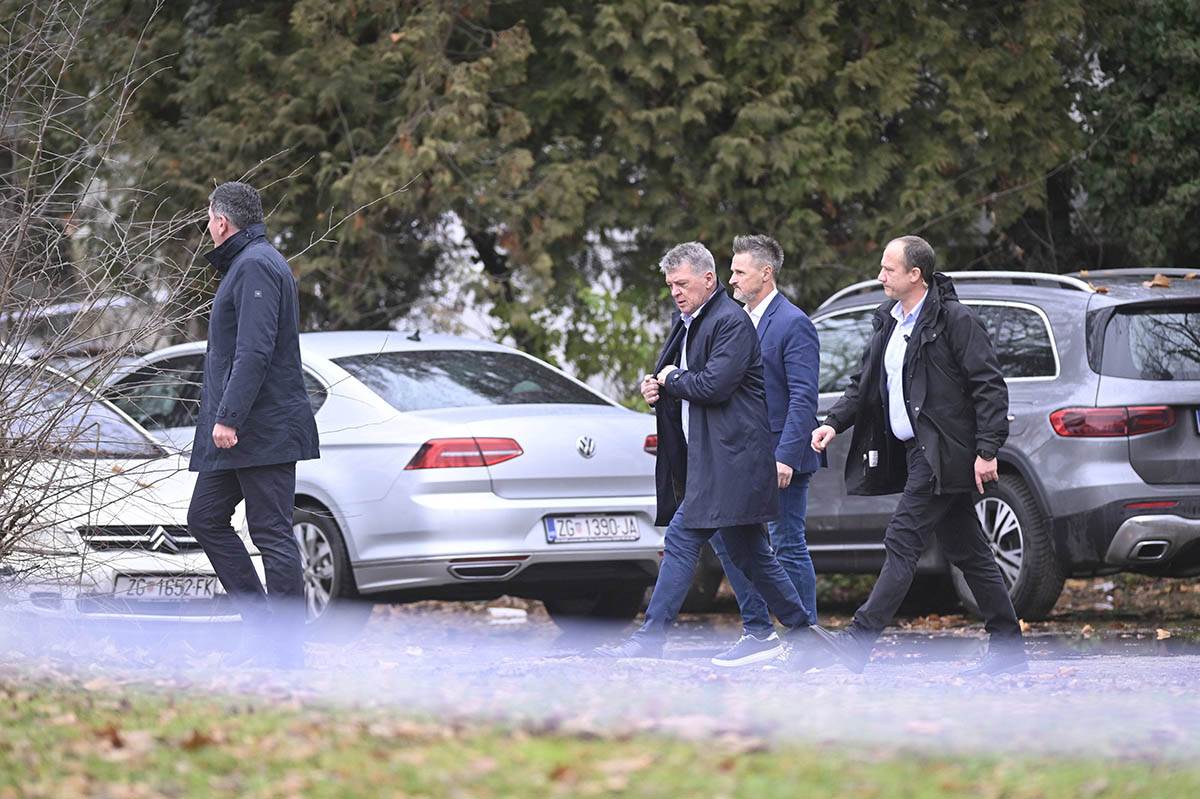 Učenik u Zagrebu nožem napao učiteljicu (10).jpg