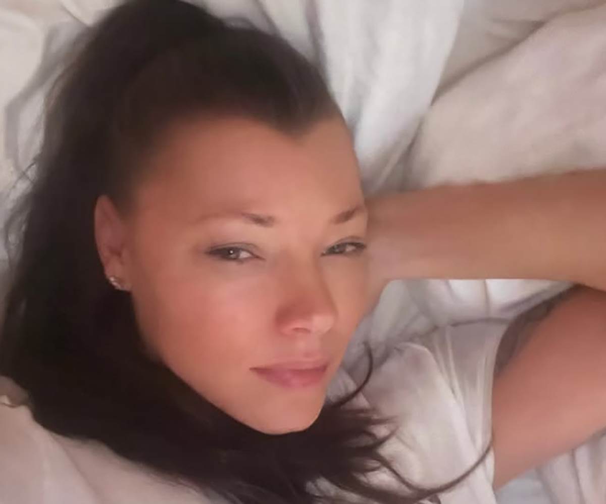 Umrla poznata pevačica, otac pronašao njeno beživotno telo ispod prozora