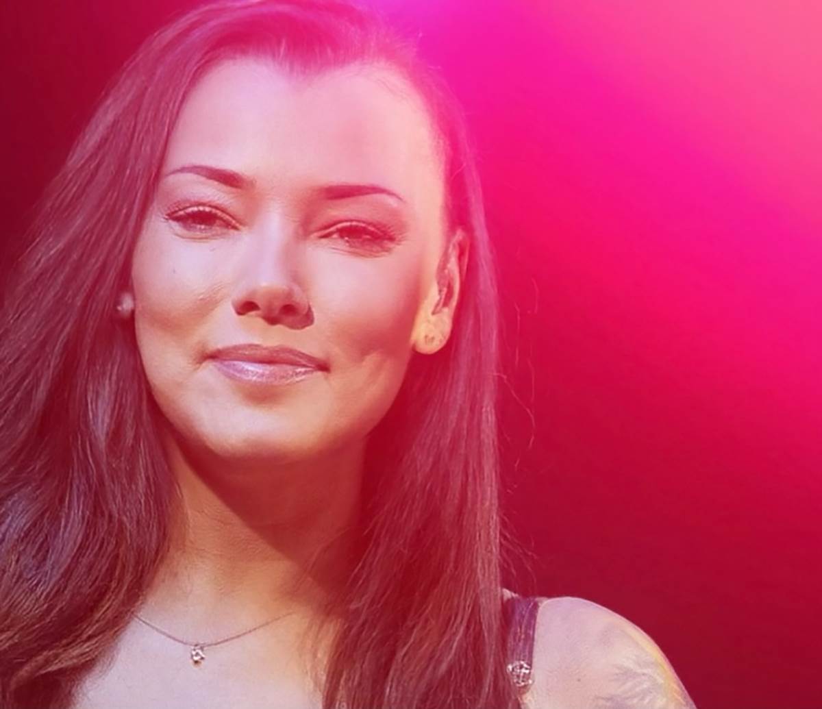 Umrla poznata pevačica, otac pronašao njeno beživotno telo ispod prozora