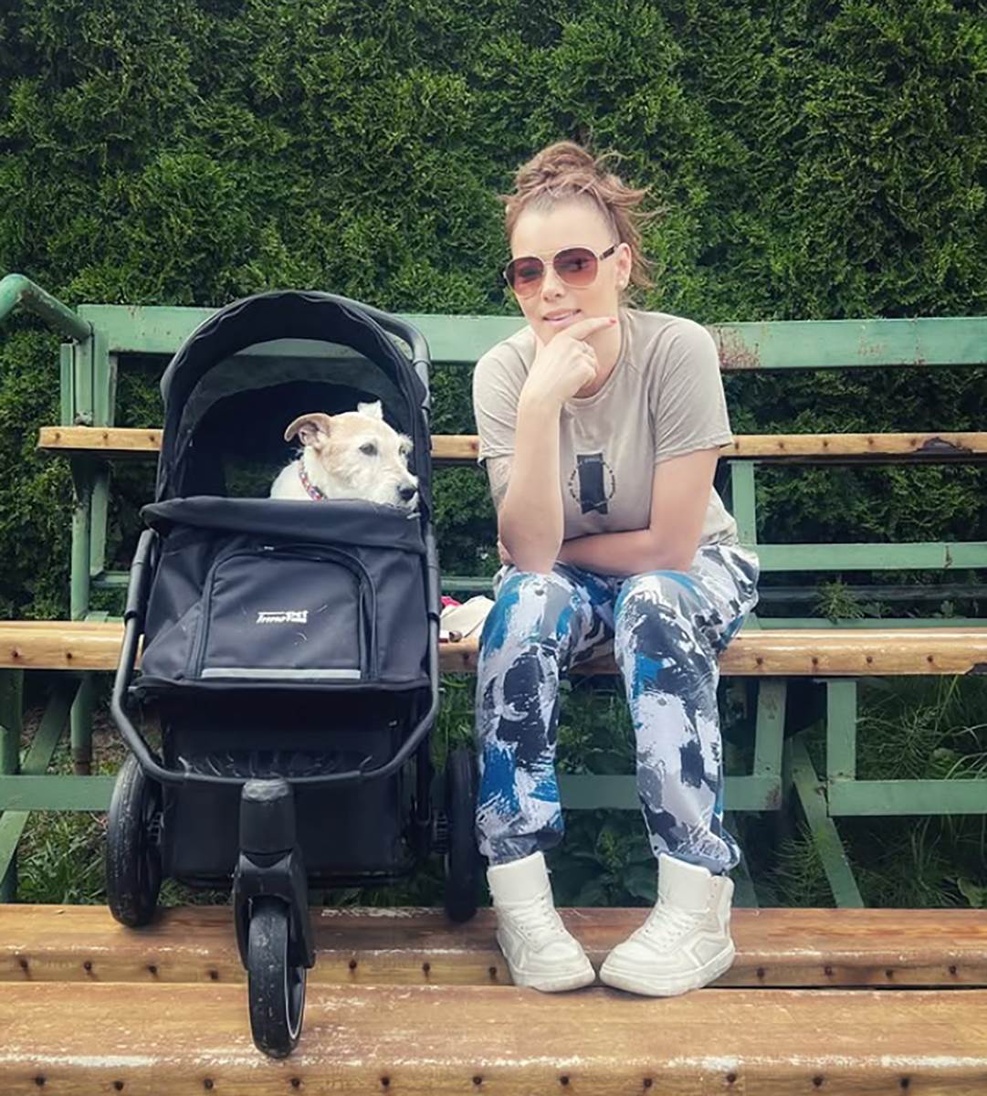 Umrla poznata pevačica, otac pronašao njeno beživotno telo ispod prozora