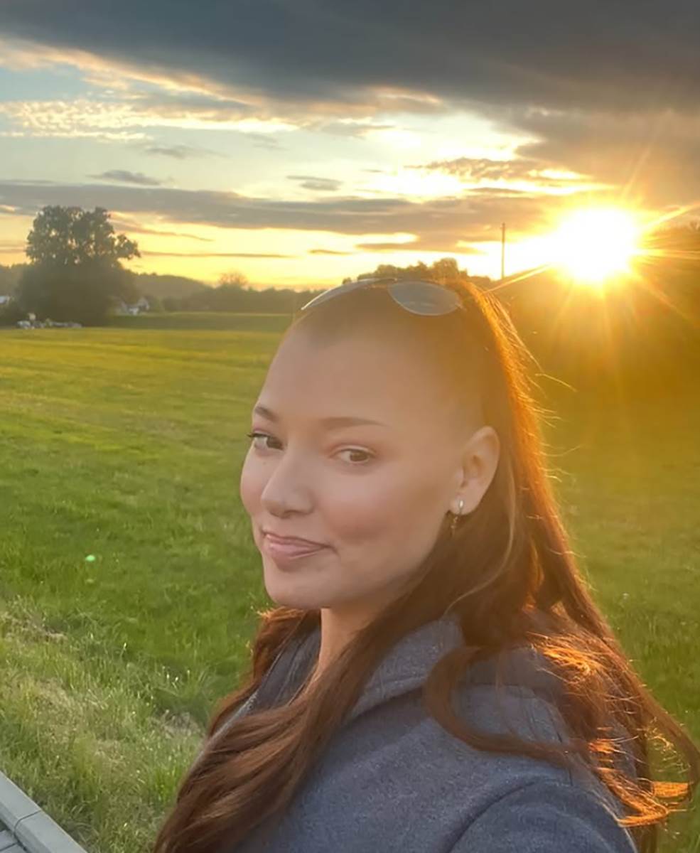 Umrla poznata pevačica, otac pronašao njeno beživotno telo ispod prozora