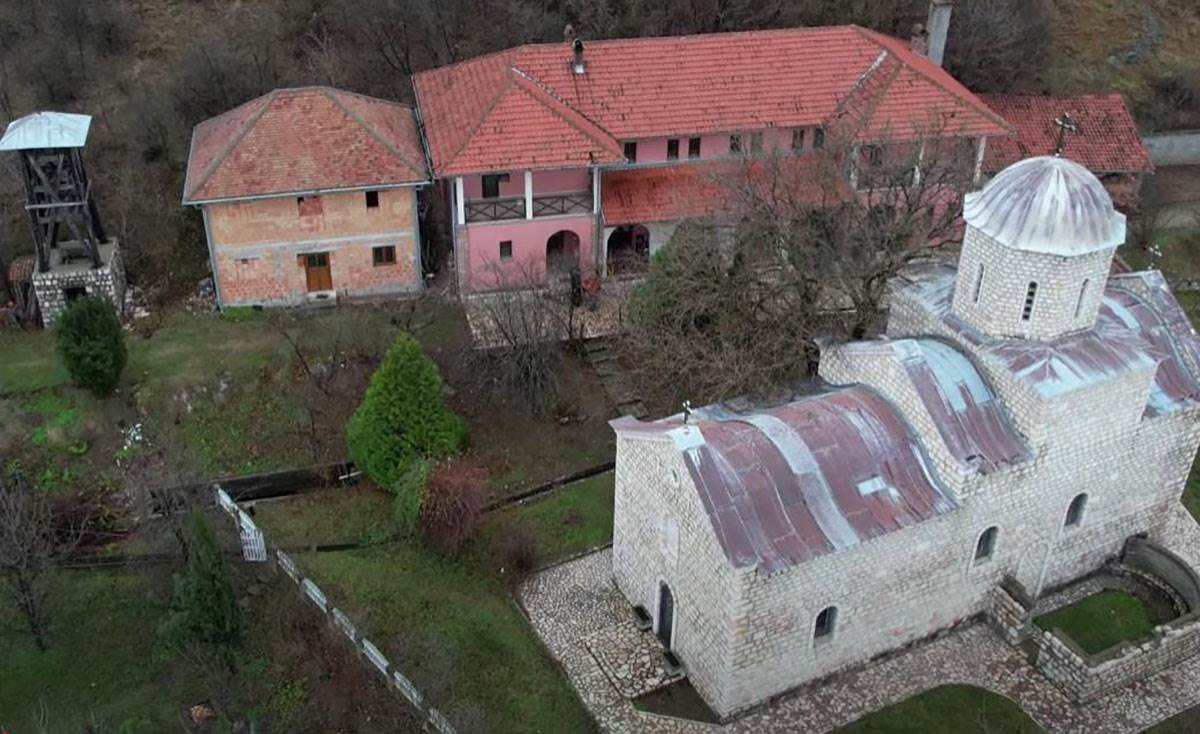 Manastir Svete Trojice u selu Ždrelo (2).jpg