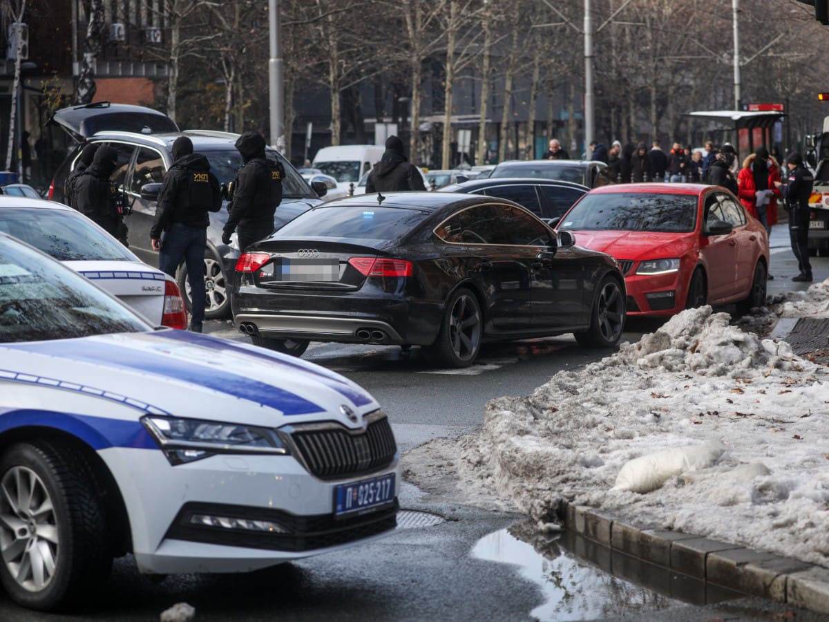 Policija bulevar batutova pucnjava (6).jpg