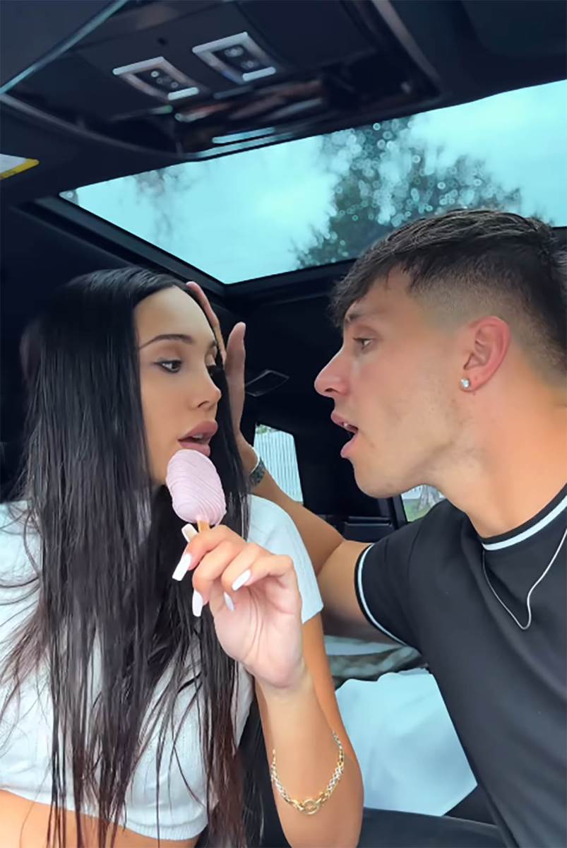 Porodila se Onlifens zvezda, koja je dobila bebu sa polubratom