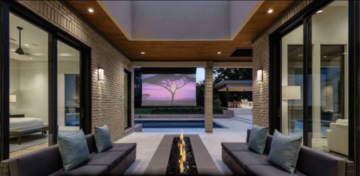 Luka Dončić kuća projektor.png