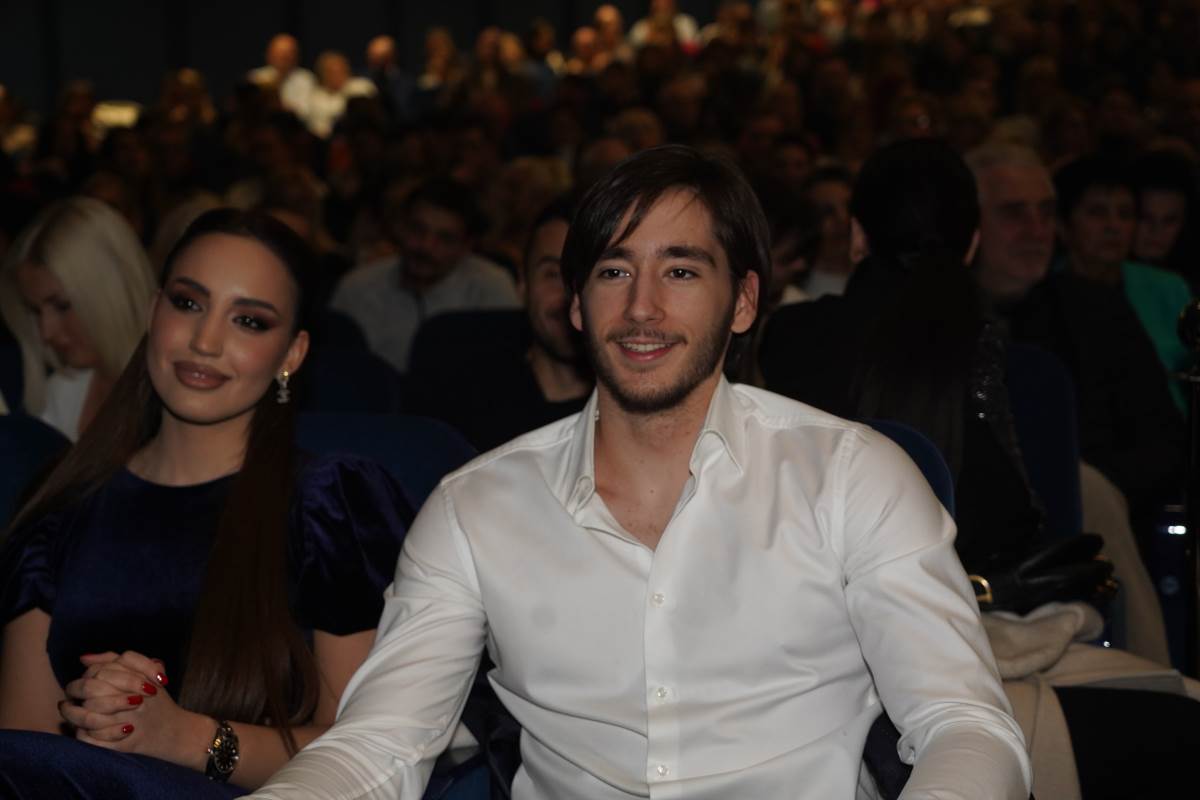 Kan Džinović i devojka.jpg