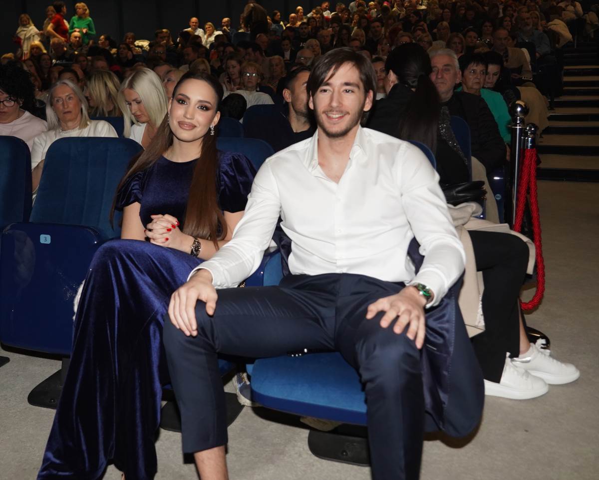 Kan Džinović sa devojkom.jpg