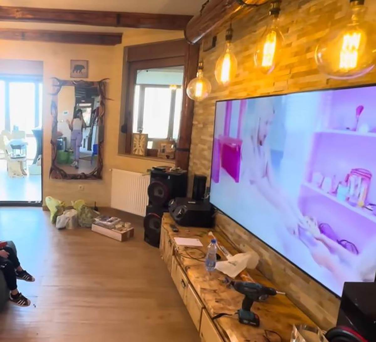 Kako izgleda luksuzna vila Aleksandre Subotić i Pece