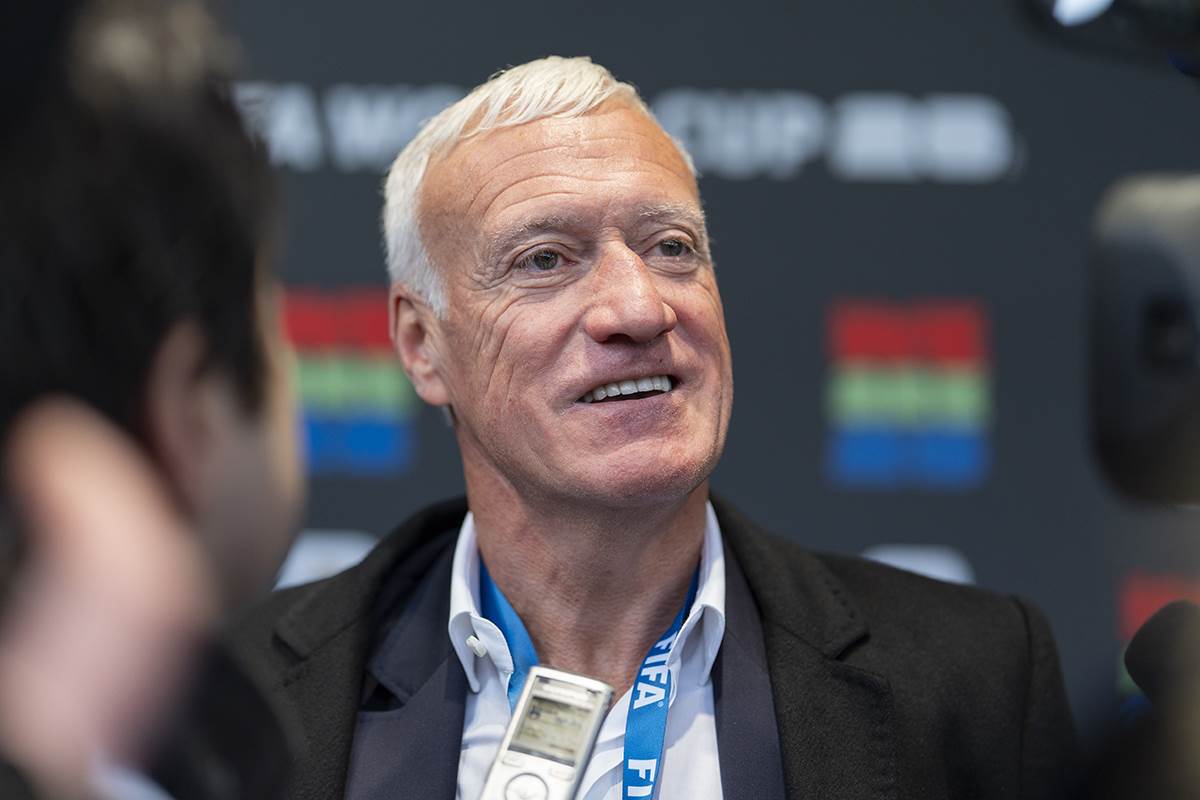 Didije Dešan daje izjavu za medije