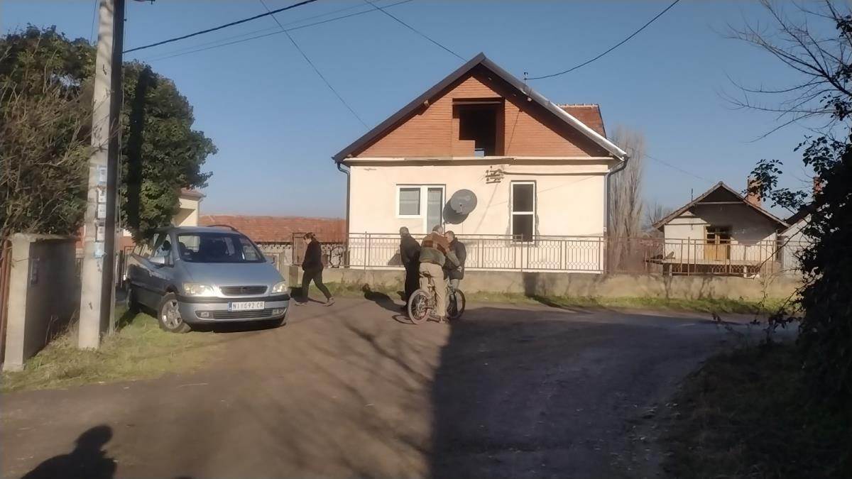 Fotografije gde je mladić napao komšije svoje babe i dede (3).jpg