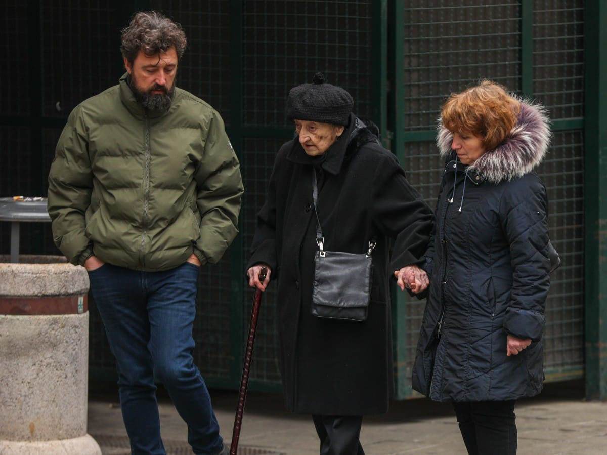 Bivša žena Milorada Milinkovića, glumica Jelena Đukić, posetila njegov grob