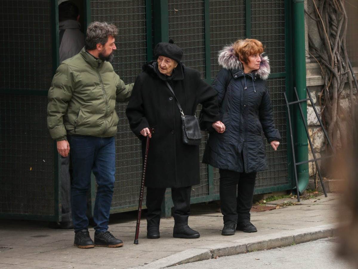 Bivša žena Milorada Milinkovića, glumica Jelena Đukić, posetila njegov grob