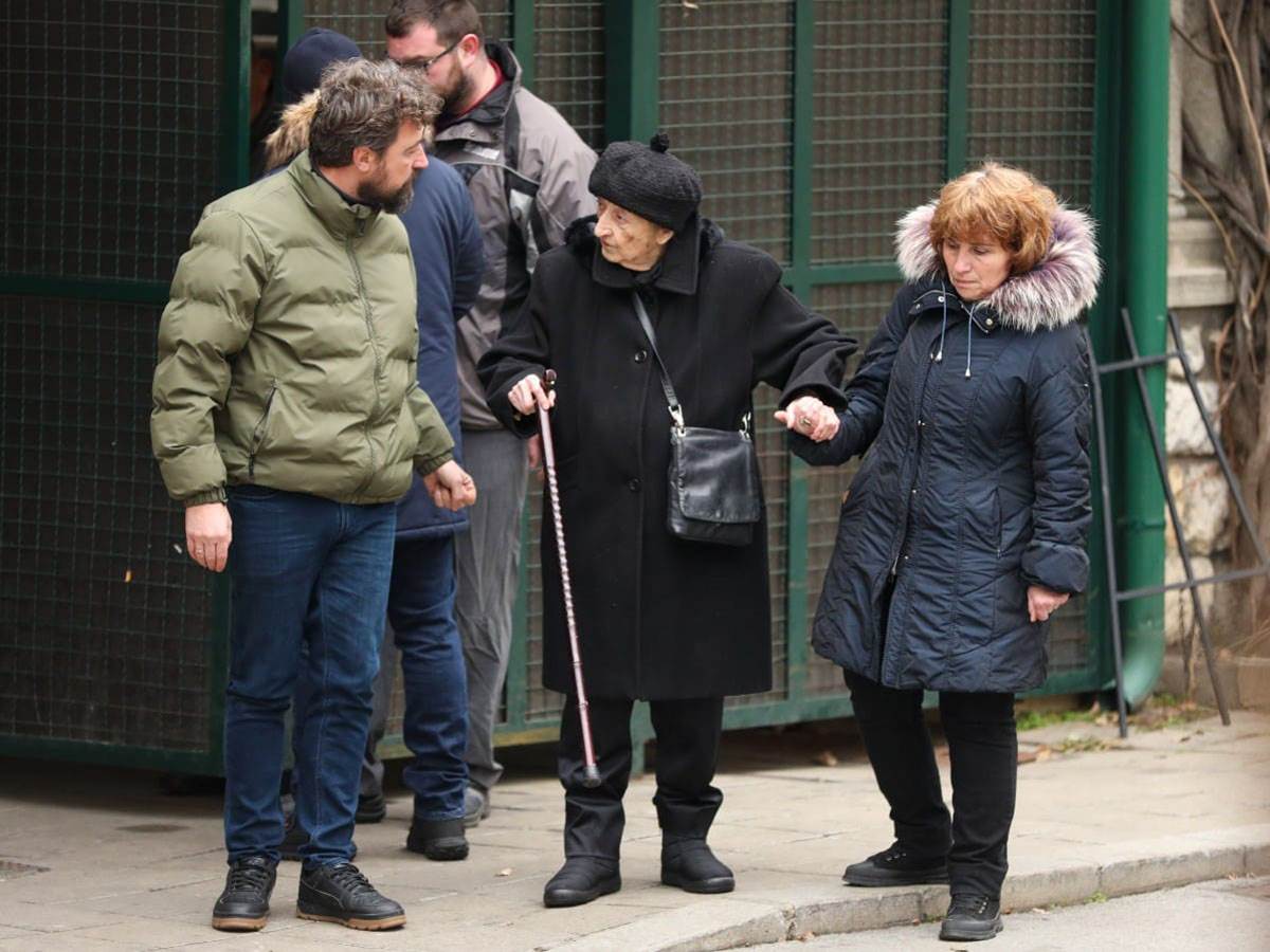 Bivša žena Milorada Milinkovića, glumica Jelena Đukić, posetila njegov grob