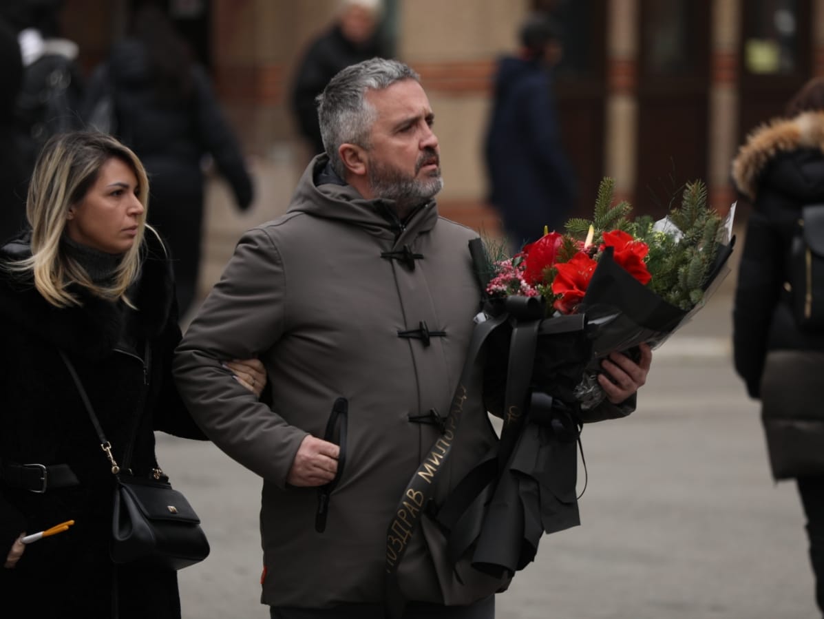 Bivša žena Milorada Milinkovića, glumica Jelena Đukić, posetila njegov grob
