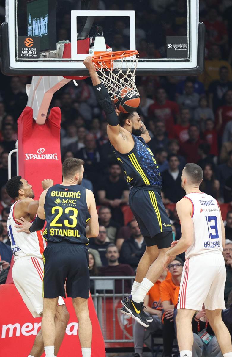 Crvena Zvezda- Fenerbahče (1).jpg