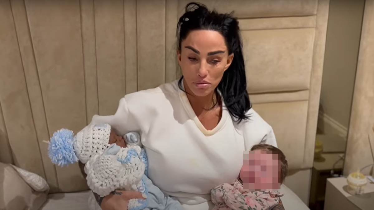 Kejti Prajs bebe.png