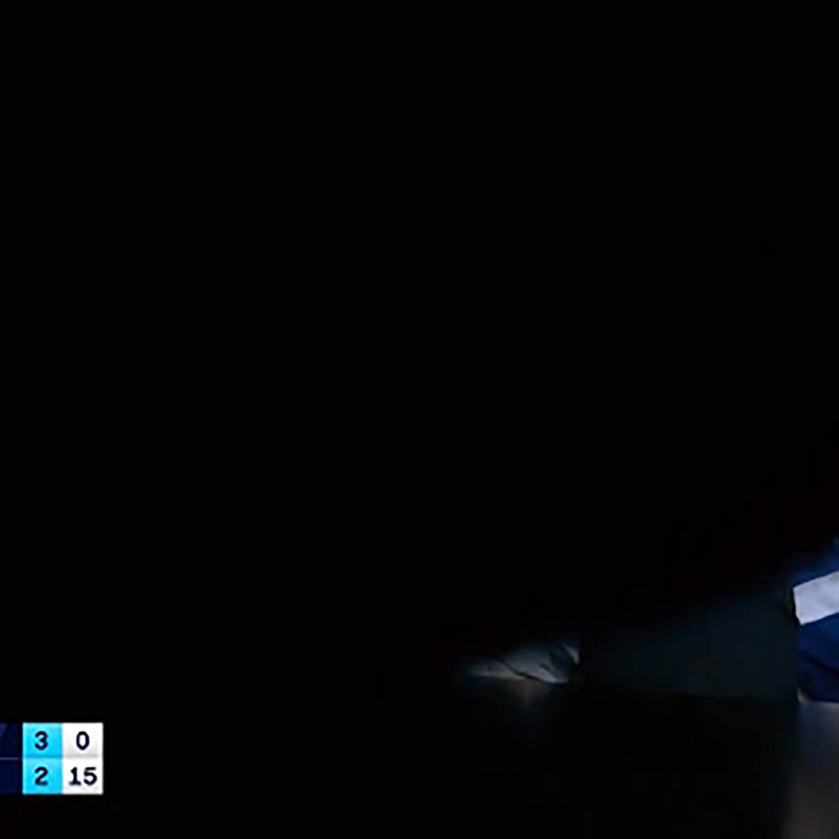 Mark Maden pokriva kameru (1).jpg