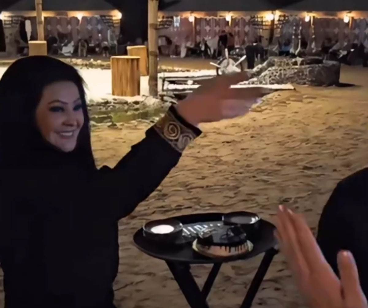 Dragana Mirković u Dubaiju u šator (7).jpg