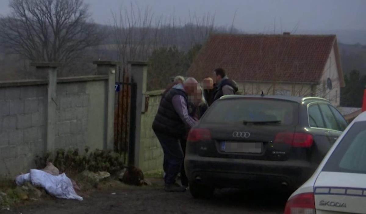 Potresne scene ispred staračkog doma u Barajevu (8).jpg