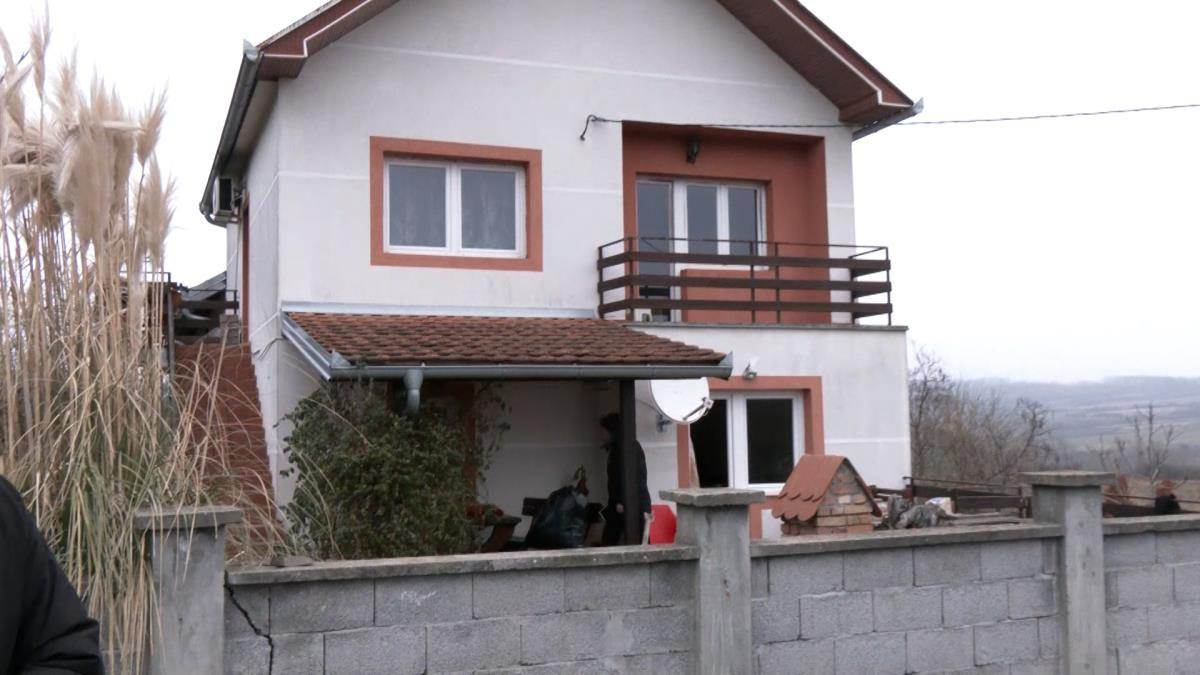 Potresne scene ispred staračkog doma u Barajevu (6).jpg