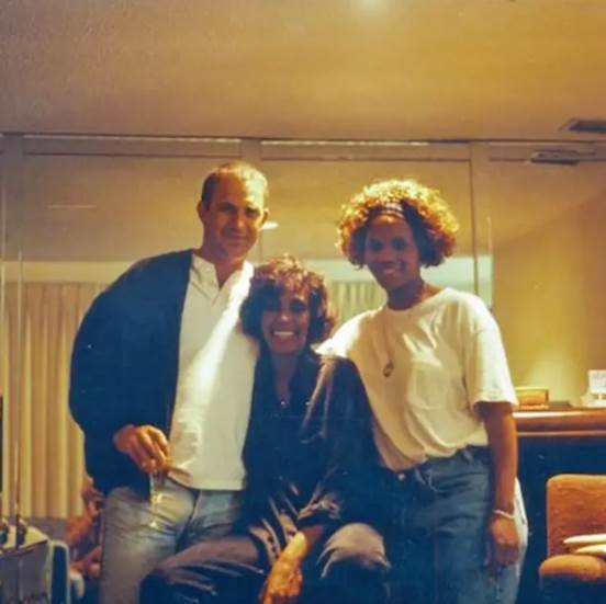 Kevin Kostner, Vitni Hjuston