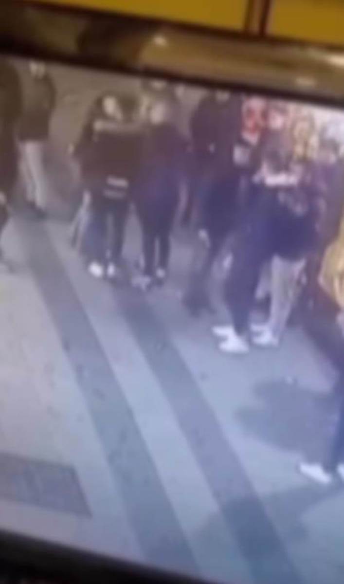 Tuča tinejdžera ispred pekare (5).jpg