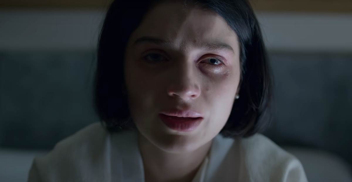 Behind Her Eyes, scena