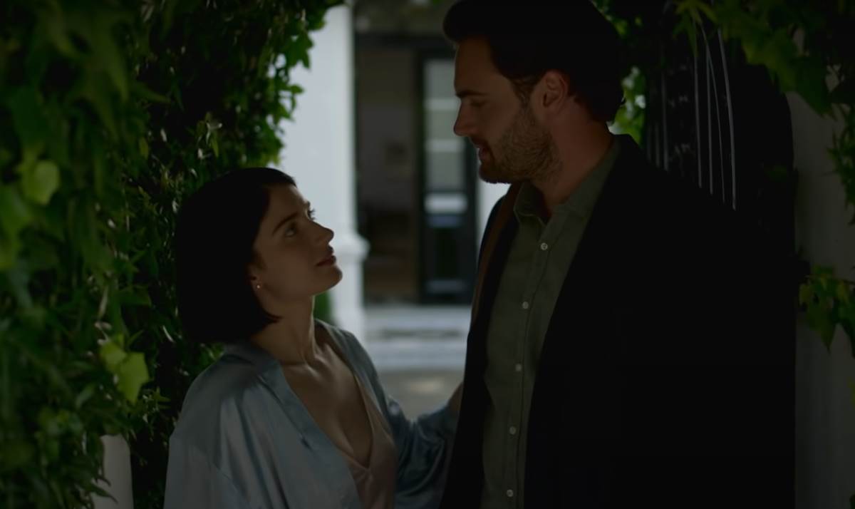 Behind Her Eyes, scena