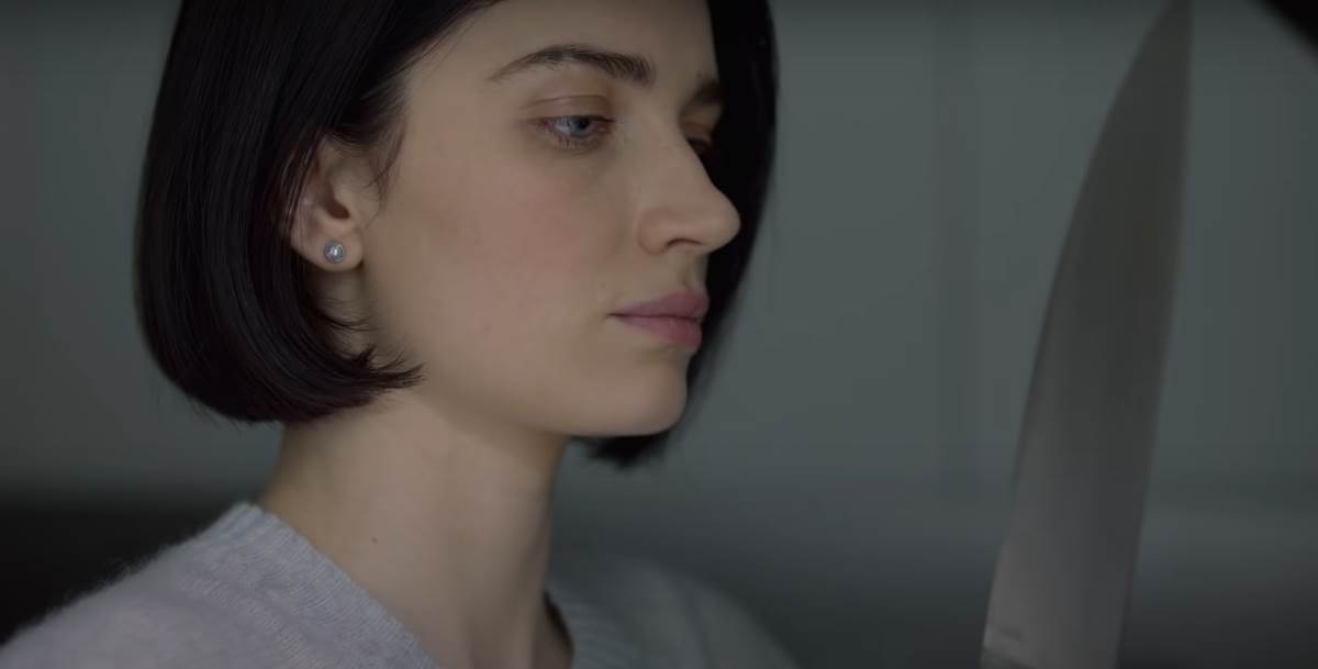 Behind Her Eyes, scena