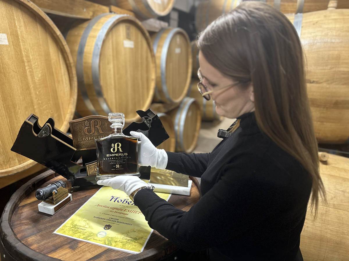 Šljivovica iz sela Viševac (6).jpg