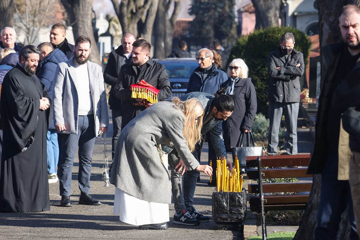 Pomen Ksenija Vucic, Novo Groblje (19).jpg