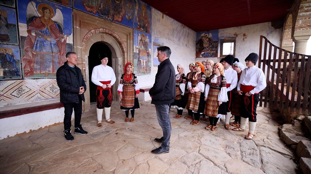 SA-ZIKOM-S02-EP09-12 copy.jpg