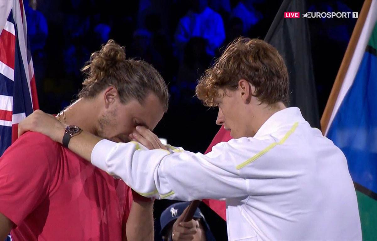 Janik Siner teši Sašu Zvereva  (1).jpg