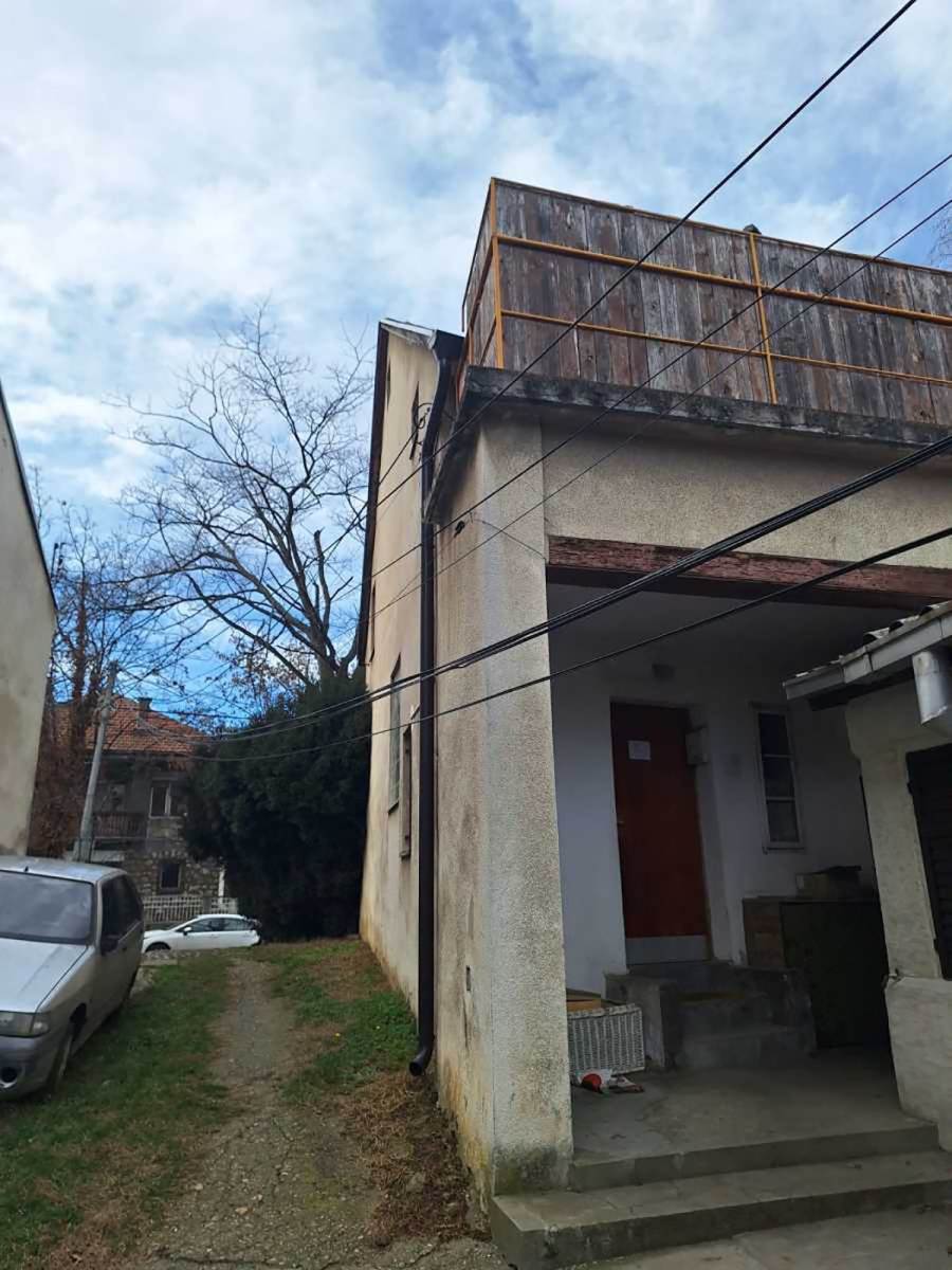 KUĆA U KOJOJ JE SIN UBIO MAJKU NA VOŽDOVCU (5).jpg