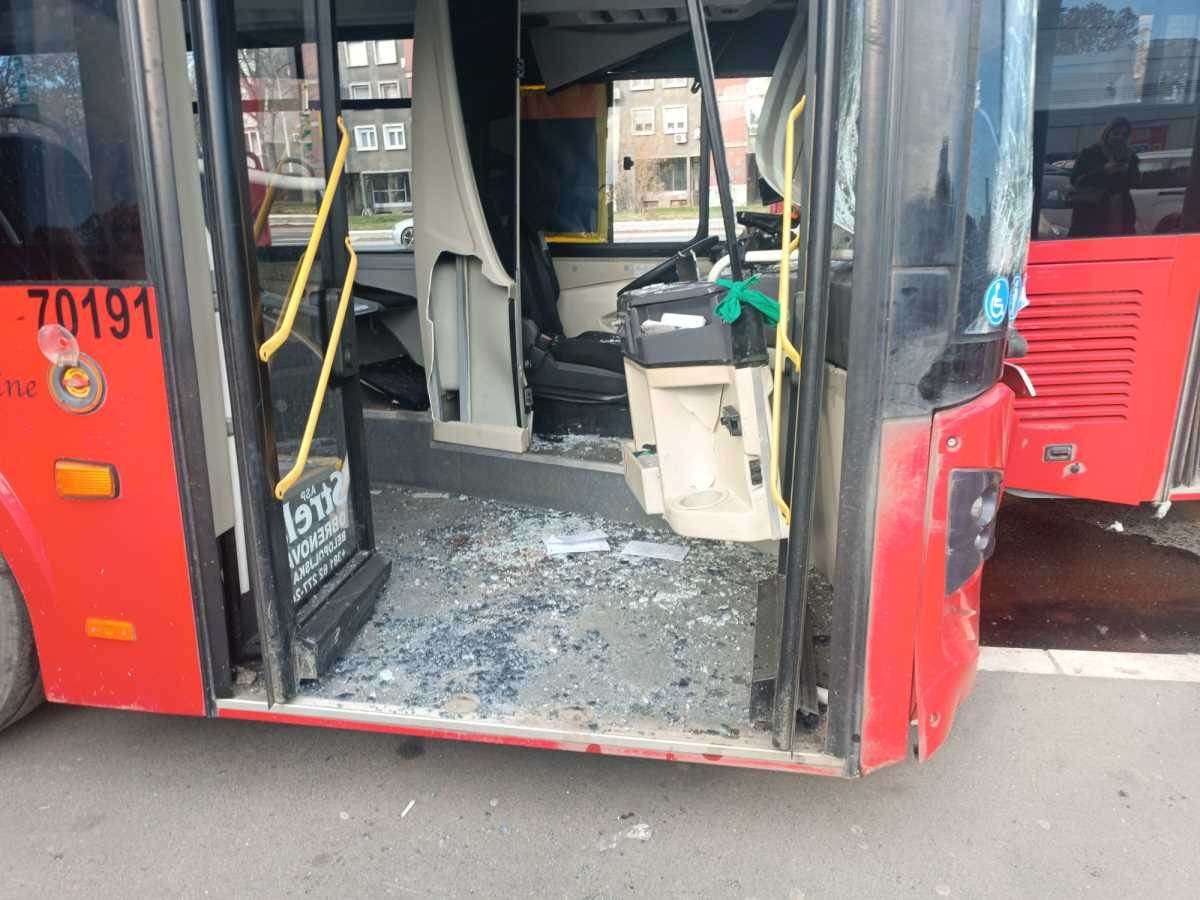 Sudar autobusa na Novom Beogradu (4).jpg