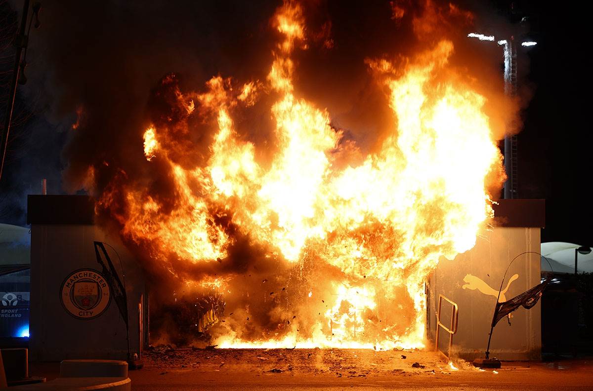 Požar ispred stadiona (2).jpg