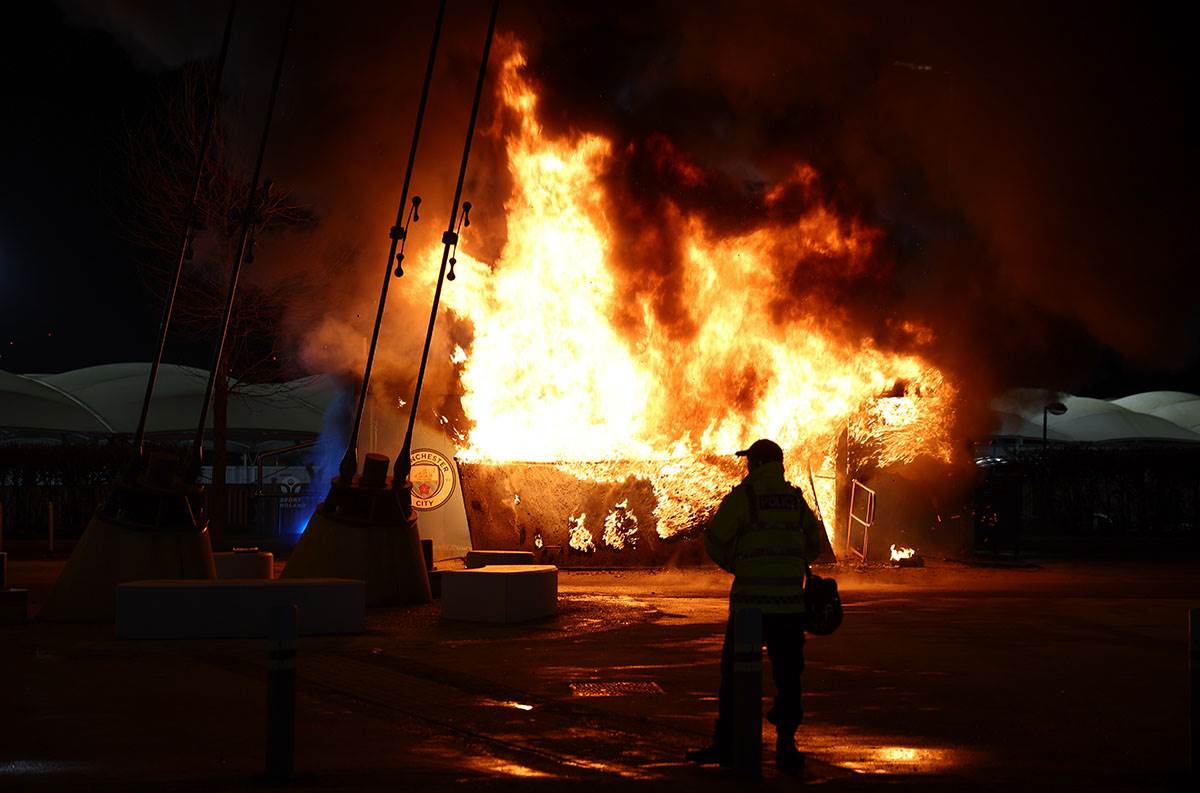 Požar ispred stadiona (3).jpg