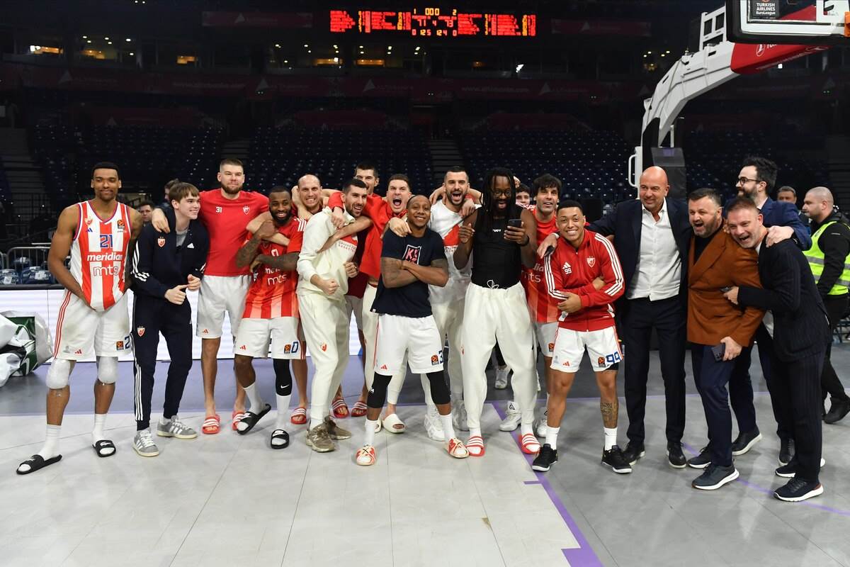 Crvena Zvezda, slavlje, derbi  (5).JPG