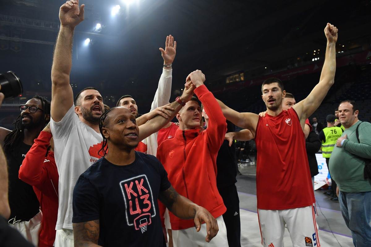 Crvena Zvezda, slavlje, derbi  (9).JPG