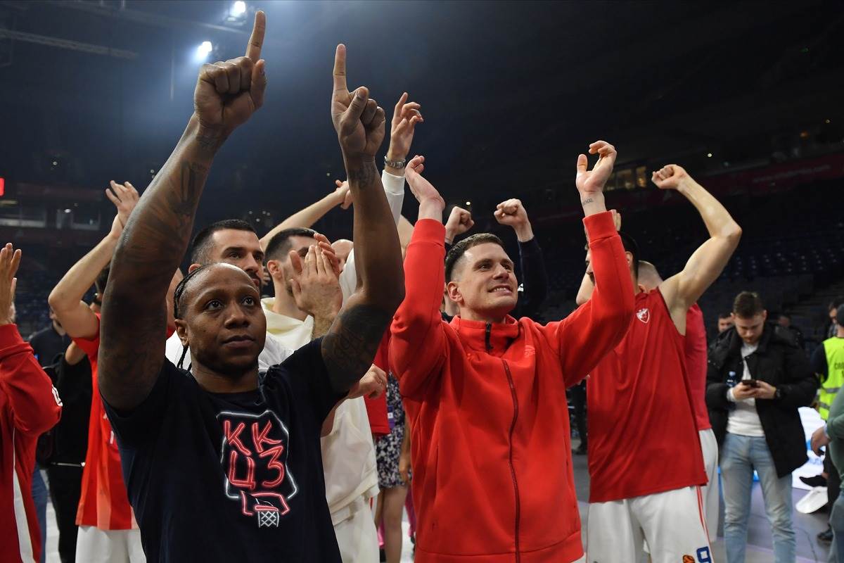 Crvena Zvezda, slavlje, derbi  (11).JPG